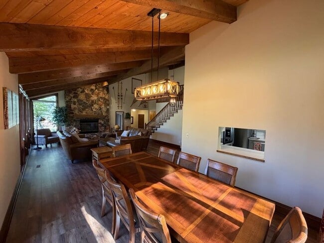 Building Photo - Beautiful Bountiful Home Near Temple & Mueller Park – Prime Location