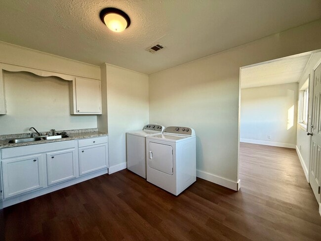 Building Photo - 3 Bedroom/1.Bathroom Home in Paragould AR - $1,150/month