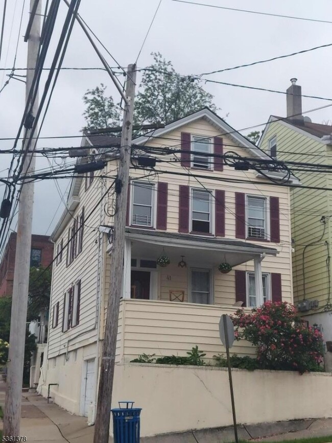 Primary Photo - 41 Brown Ave