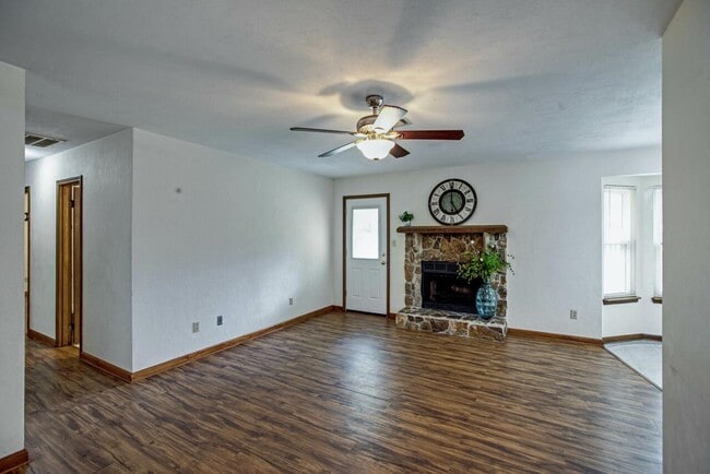 Building Photo - 3232 Riddle Dr