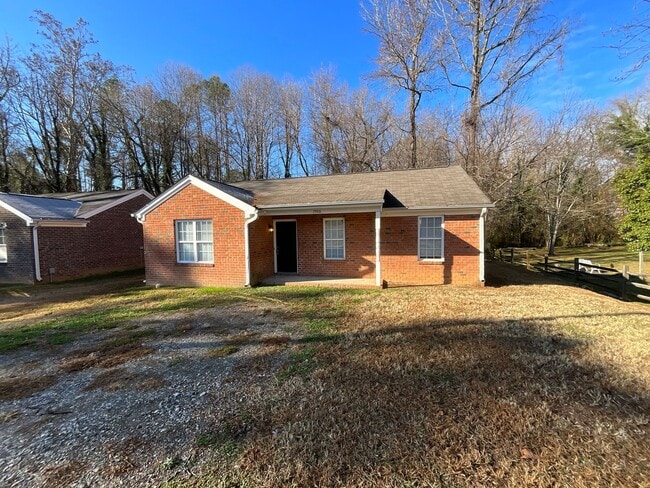 Building Photo - Ready to view! 3 bedroom, 2 bath Brick home in High Point near I-74