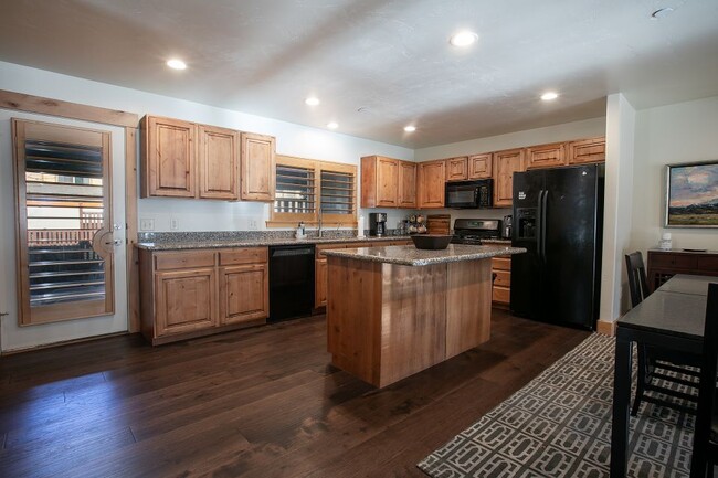 Kitchen - 5489 Luge Ln