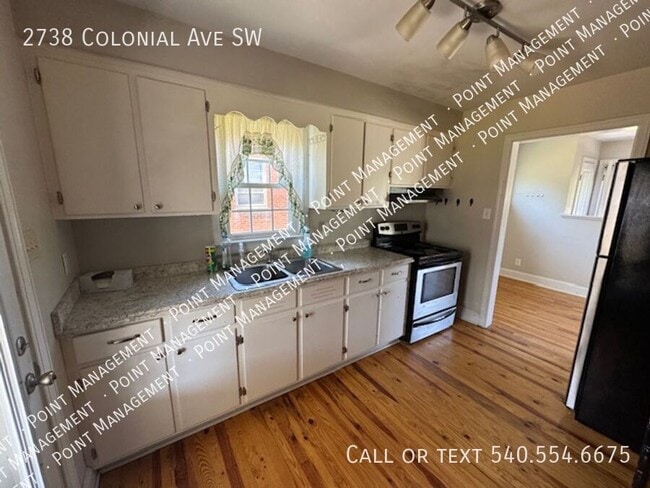 Building Photo - 2738 Colonial Ave SW