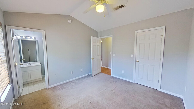 Building Photo - 4156 Sunglow Dr