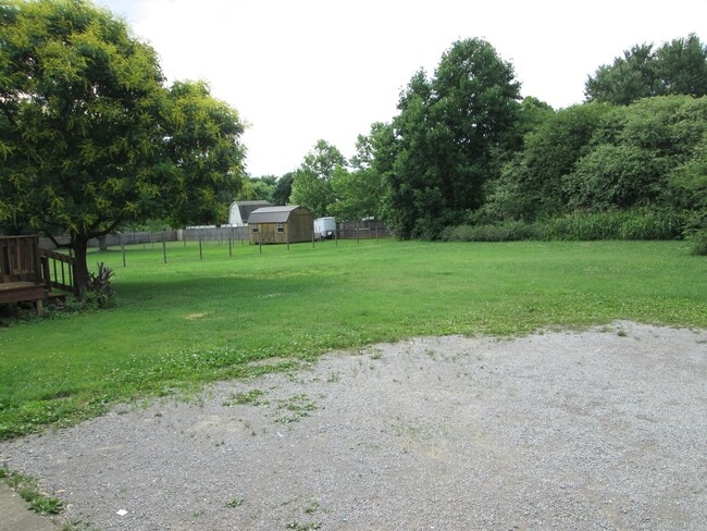 Building Photo - Barfield Area 3 bed 2 bath with a backyard