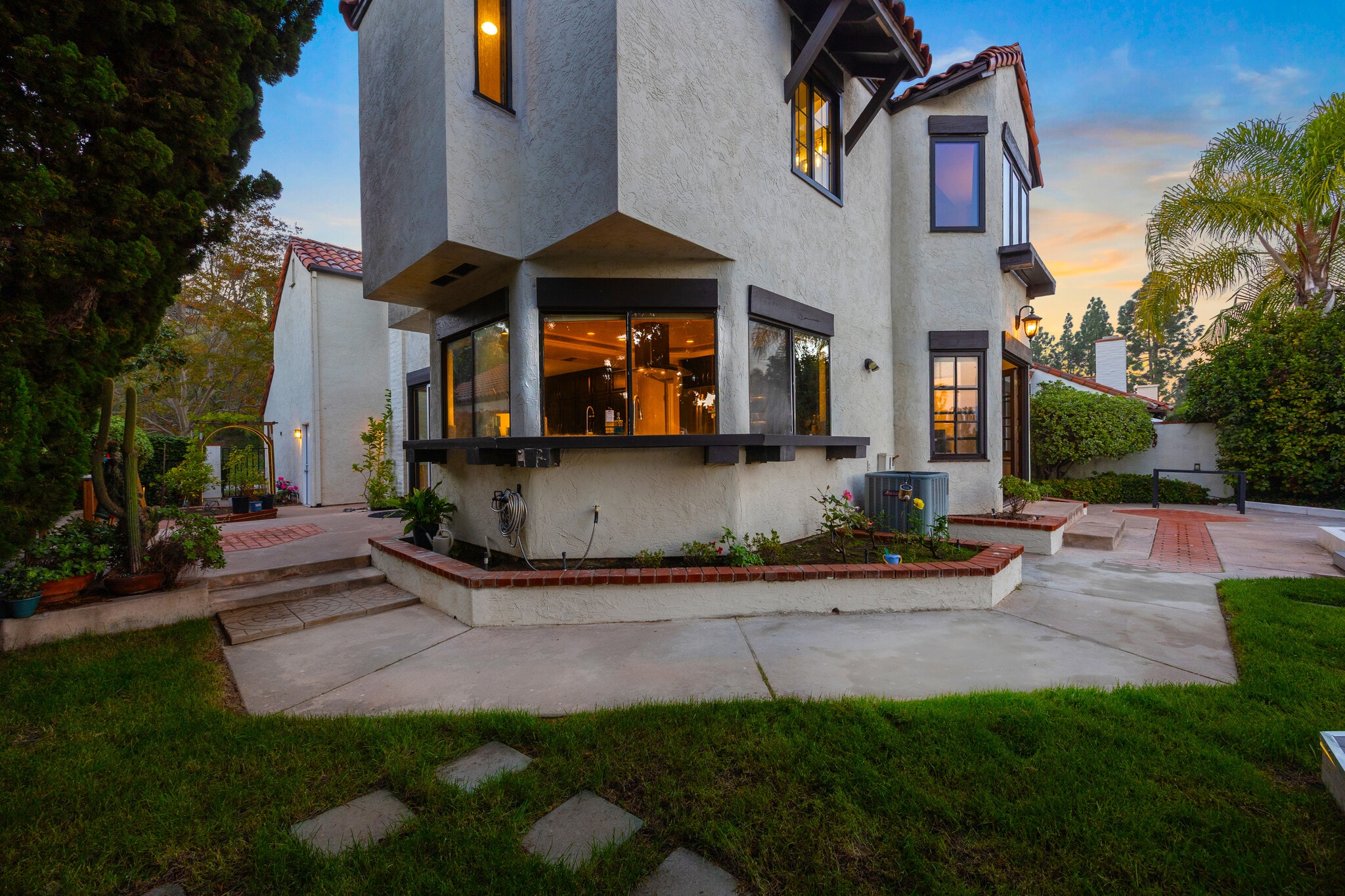 Building Photo - 17645 Rienzi Pl