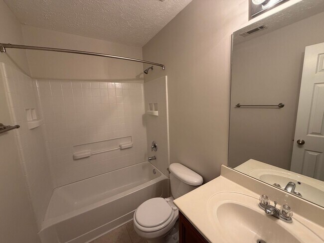 Building Photo - 3 Bed 2.5 Bath Townhome in Brentwood