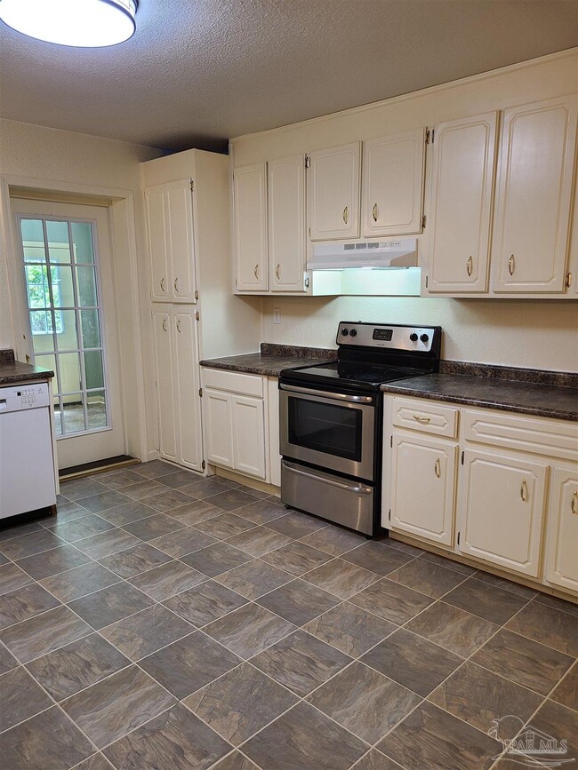 Building Photo - 6960 Klondike Rd