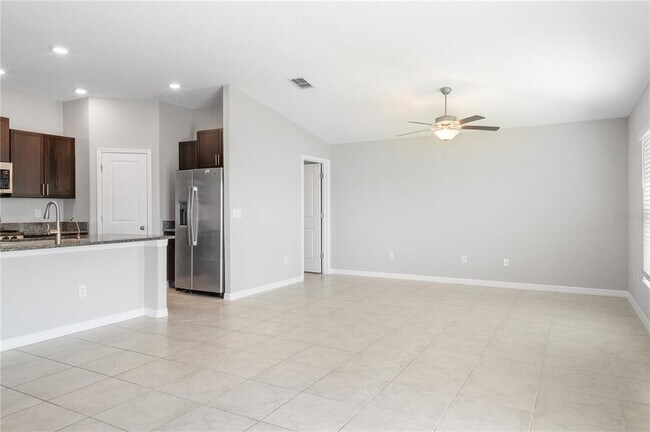Building Photo - 10390 Scarlet Skimmer Dr