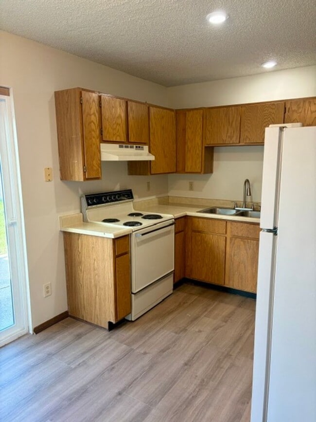 Building Photo - NEWLY UPDATED 2-Bed / 1-Bath Home – Bozeman, MT