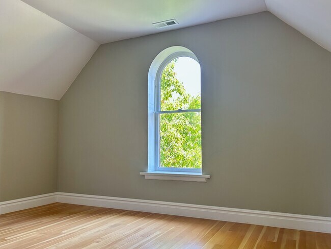 Building Photo - 90 S Main St