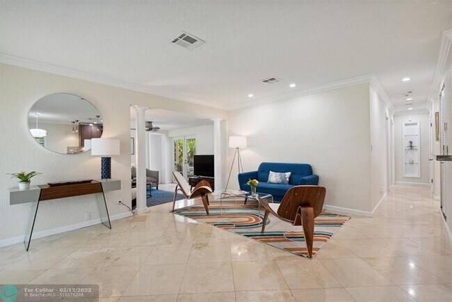 Building Photo - 2625 NW 5th Ave