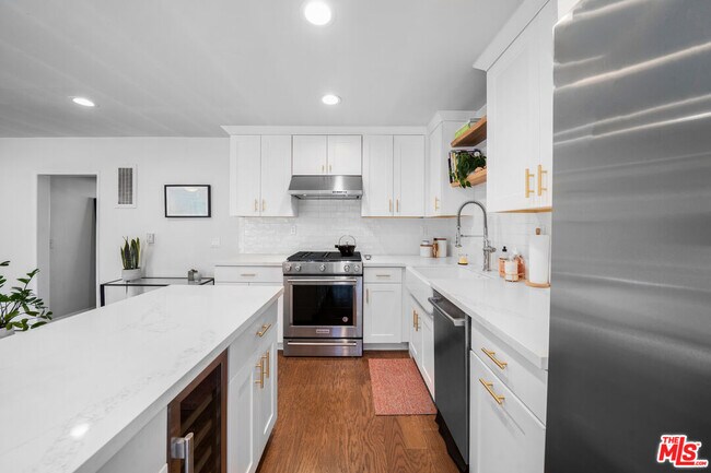 Building Photo - 933 11th St