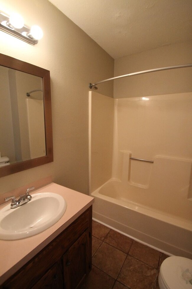 Building Photo - 1077 Farm Pond Ln
