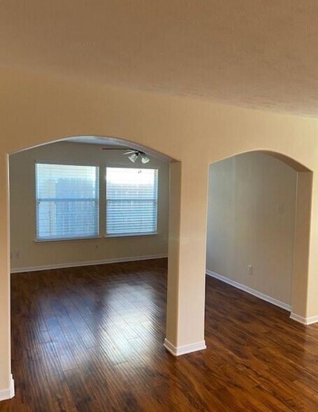Building Photo - 6618 Autumn Thistle Dr