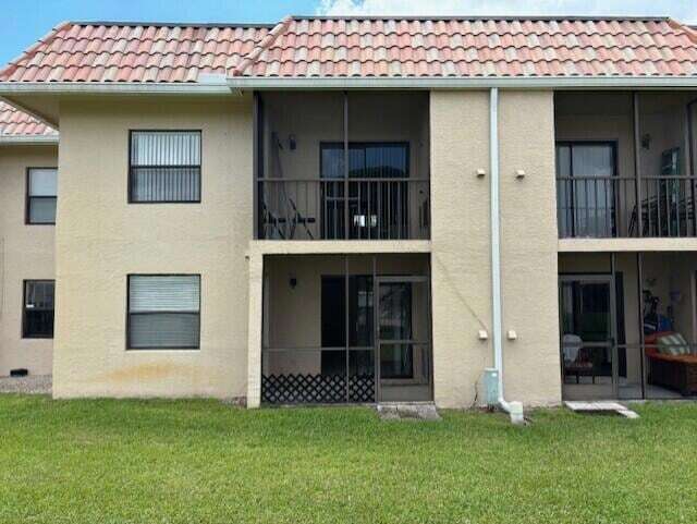 Building Photo - 6748 Palmetto Cir S