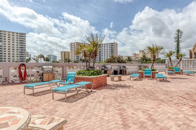 Building Photo - 405 N Ocean Blvd