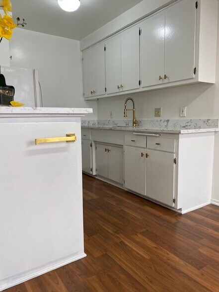 Building Photo - 911 N Harper Ave