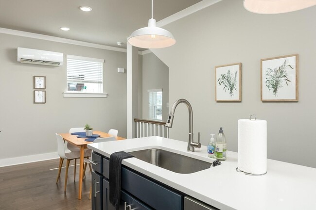 Building Photo - Fully furnished 1 bedroom!