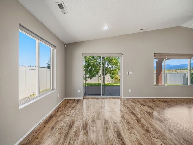 Building Photo - Spacious Unfurnished Home in Liberty Lake | Modern Living in a Prime Location