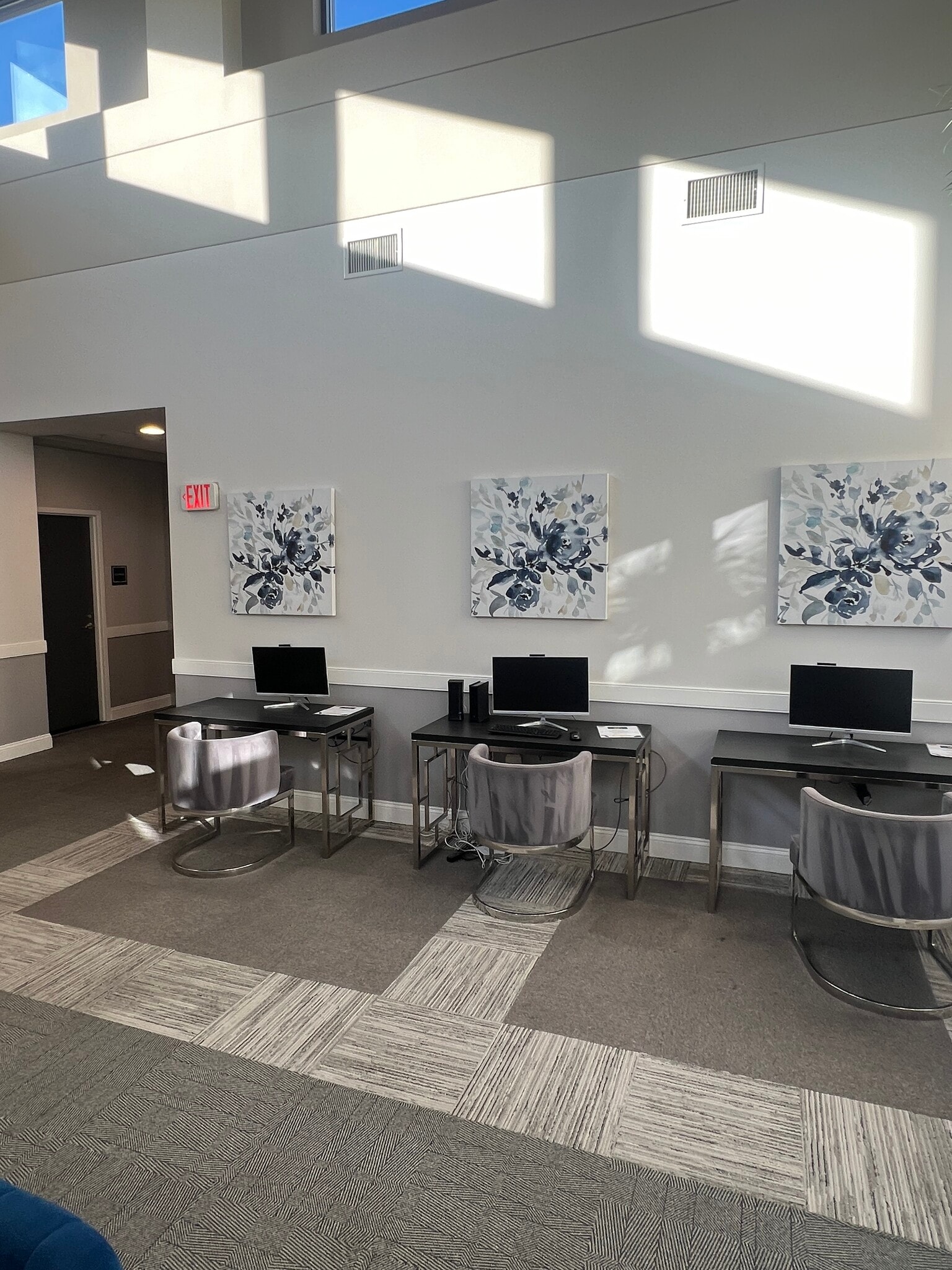 Common area w computers - 721 Gov Morrison St