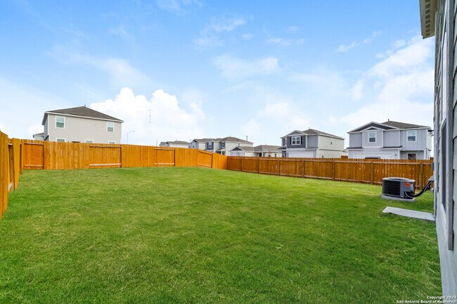 Building Photo - 765 Greenway Trl