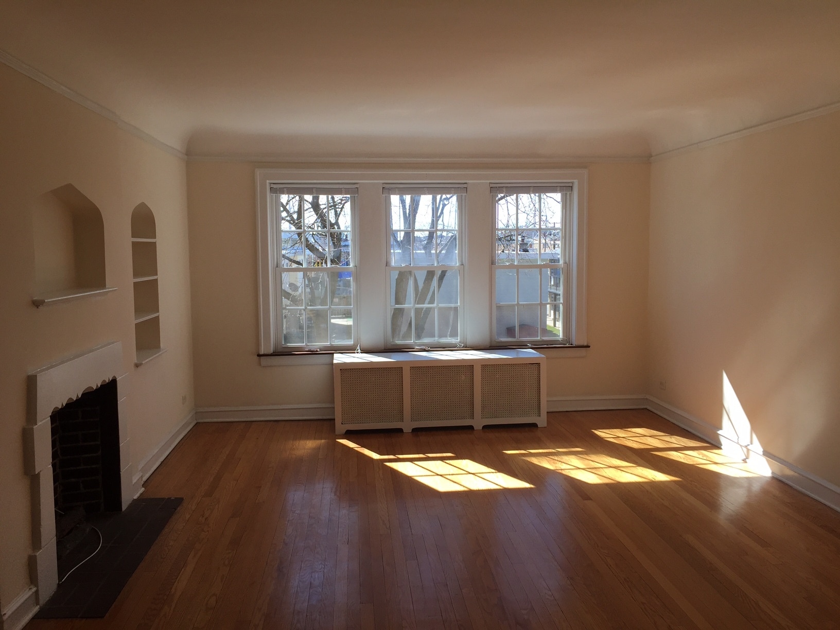 Living Room - 4844 Elm St