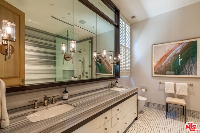 Building Photo - 618 N Beverly Dr