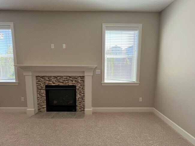 Building Photo - Spacious 4-Bedroom + Bonus Room with Modern Kitchen, Solar Panels & Private Fenced Backyard!