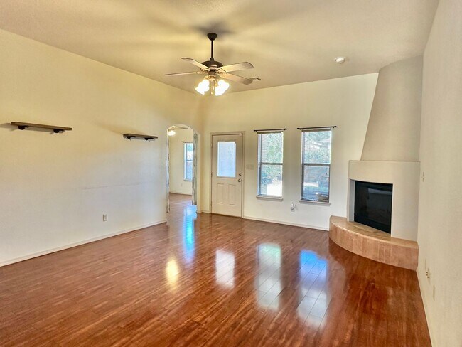 Building Photo - 1104 San Miguel St