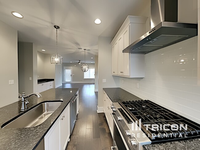 Building Photo - 1236 Hillwood Private Cove