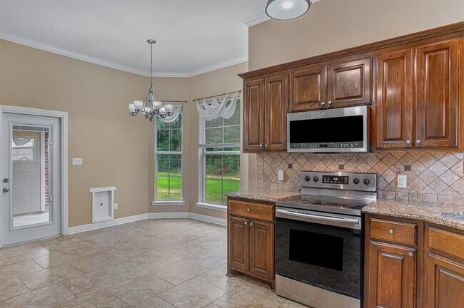 Building Photo - 133 Lone Oak Dr