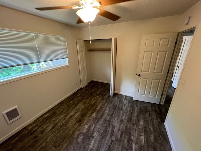 Building Photo - Townhouse in Tigard $1575 + utilities