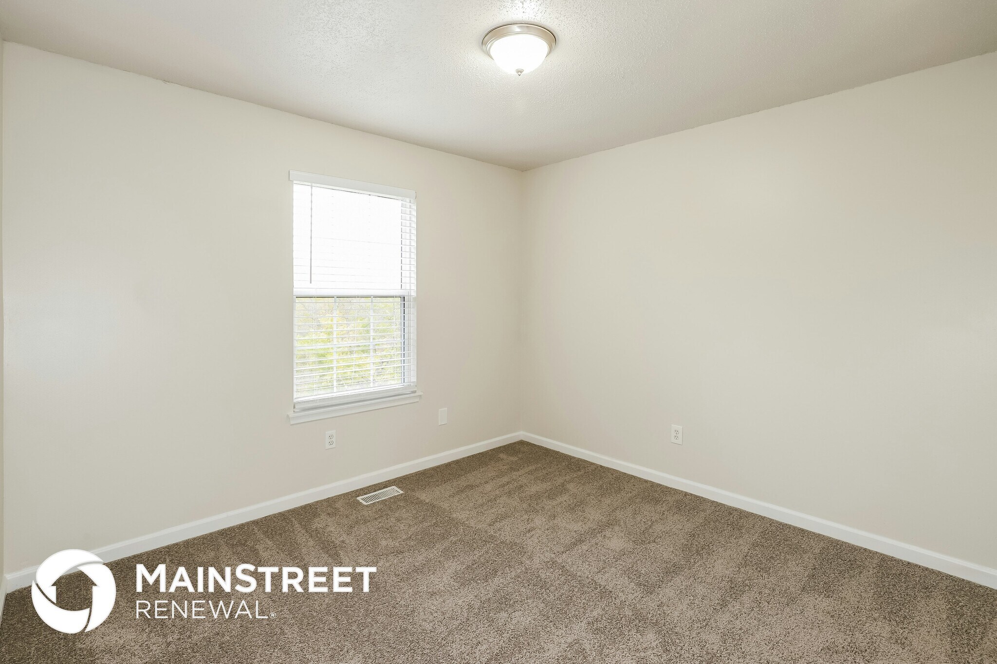 Building Photo - 1495 NW Yankee Dr