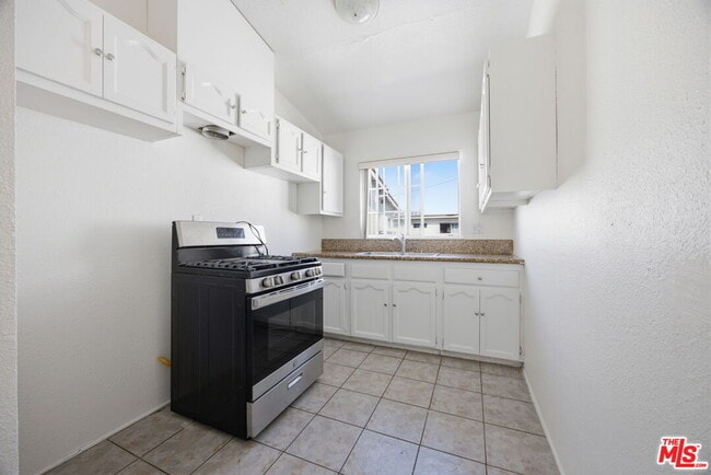 Building Photo - 4841 W 18th St