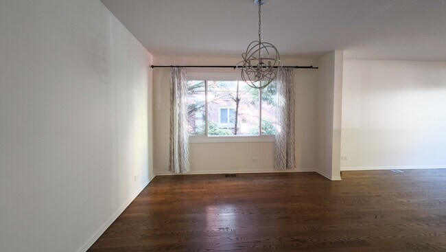 Building Photo - 912 Crain St