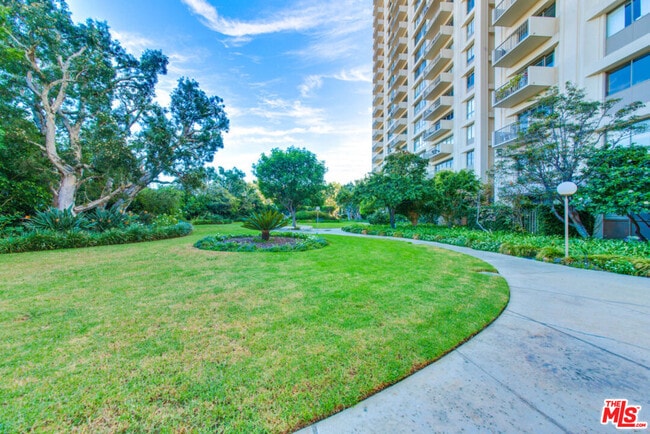 Building Photo - 2170 Century Park E