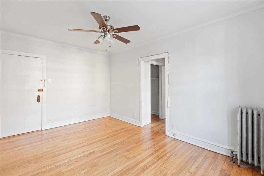 Building Photo - 658 W Oakdale Ave