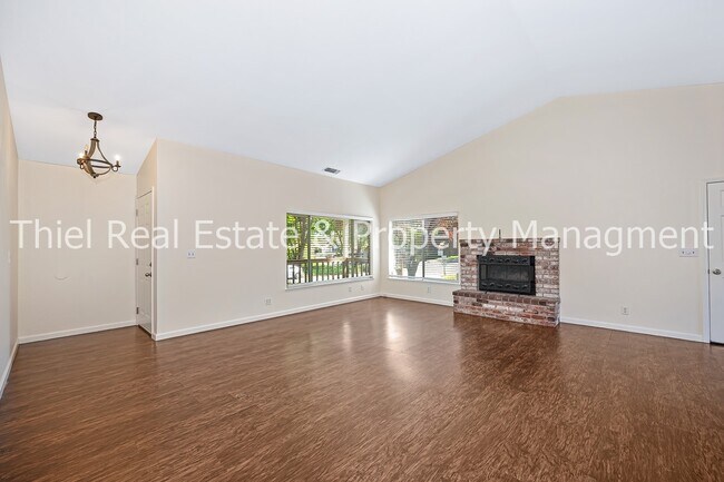 Building Photo - 2277 Knollwood Dr