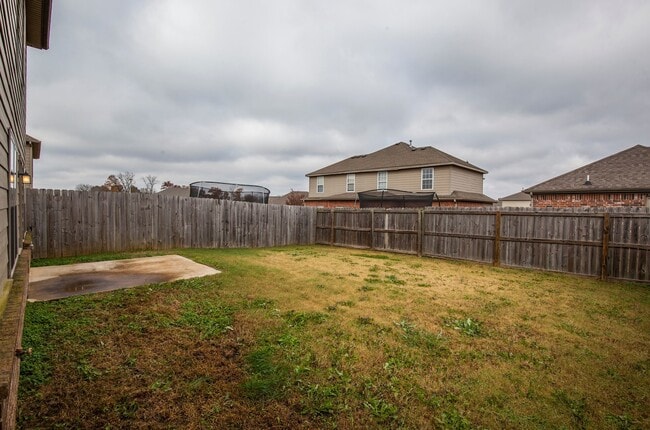 Building Photo - ***901 Oakwood Lane***