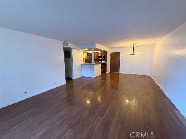 Building Photo - 242 E Fern Ave