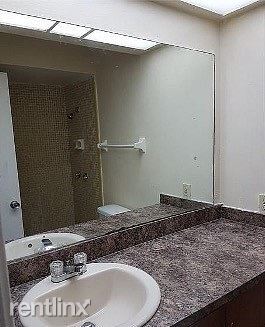 Building Photo - 3 br, 2 bath Townhome - 7640 SW 10th St B