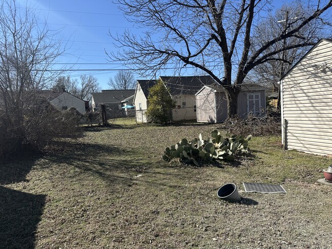 Building Photo - 1404 S Oswego Ave