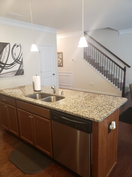 Granite Island - Comfortably Seats 4! - 263 COOLWATER LN