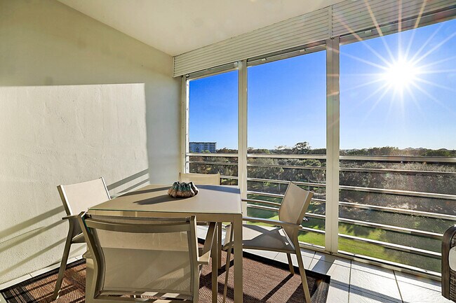 Building Photo - 575 Oaks Ln