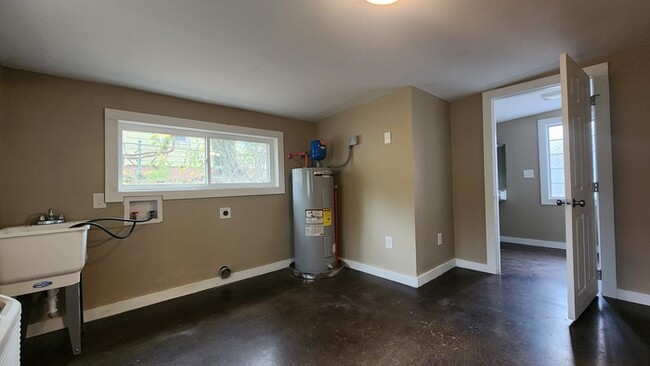 Building Photo - Renovated House in Tree Streets for Rent
