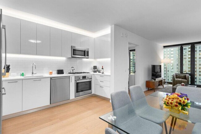 Building Photo - 685 1st Ave