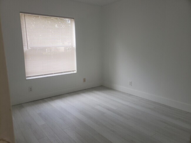 Building Photo - 719 Stanton Dr
