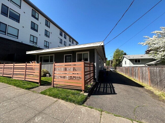 Building Photo - 1737 SE Tenino St