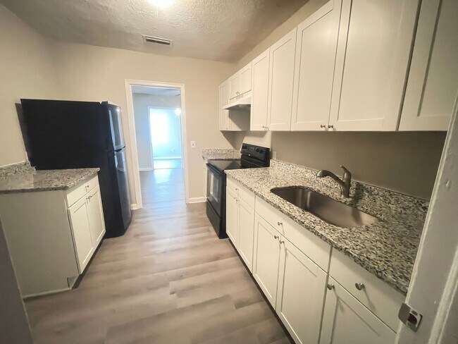 Building Photo - Affordable 3 Bed House
